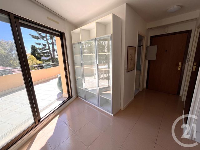 Afficher la photo en grand Appartement F2 à vendre - 2 pièces - 46.0 m2 - MENTON - 06 - PROVENCE-ALPES-COTE-D-AZUR - Century 21 Agence Molière