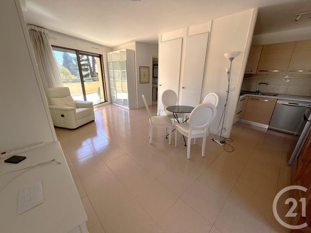 Afficher la photo en grand Appartement F2 à vendre - 2 pièces - 46.0 m2 - MENTON - 06 - PROVENCE-ALPES-COTE-D-AZUR - Century 21 Agence Molière