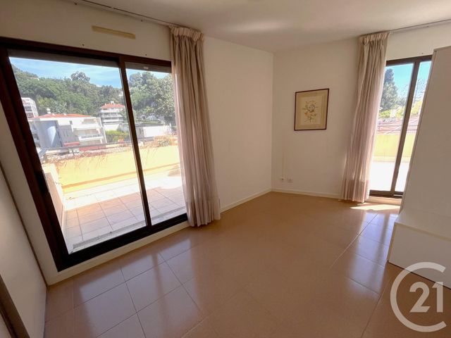 Afficher la photo en grand Appartement F2 à vendre - 2 pièces - 46.0 m2 - MENTON - 06 - PROVENCE-ALPES-COTE-D-AZUR - Century 21 Agence Molière