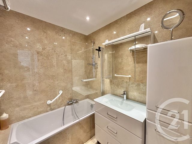 Appartement F2 à louer - 2 pièces - 47.19 m2 - ROQUEBRUNE CAP MARTIN - 06 - PROVENCE-ALPES-COTE-D-AZUR - Century 21 Agence Molière