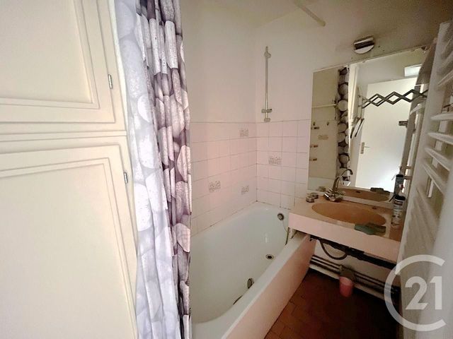 Afficher la photo en grand Appartement F2 à vendre - 2 pièces - 37.0 m2 - ROQUEBRUNE CAP MARTIN - 06 - PROVENCE-ALPES-COTE-D-AZUR - Century 21 Agence Molière