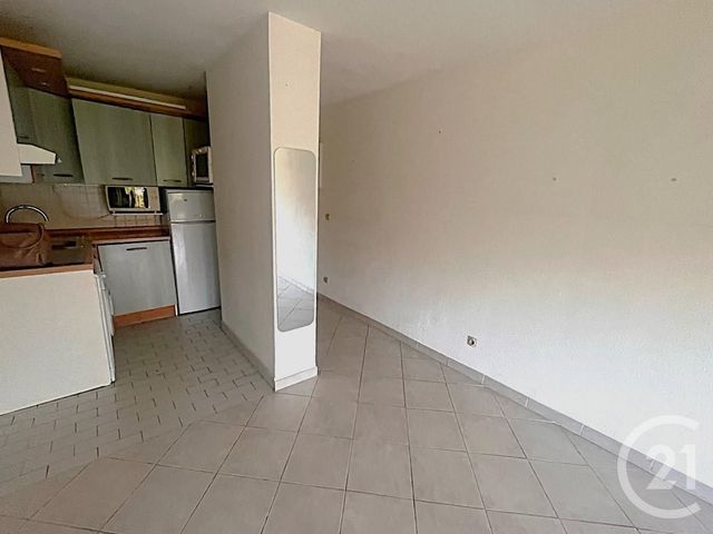 Afficher la photo en grand Appartement F2 à vendre - 2 pièces - 37.0 m2 - ROQUEBRUNE CAP MARTIN - 06 - PROVENCE-ALPES-COTE-D-AZUR - Century 21 Agence Molière