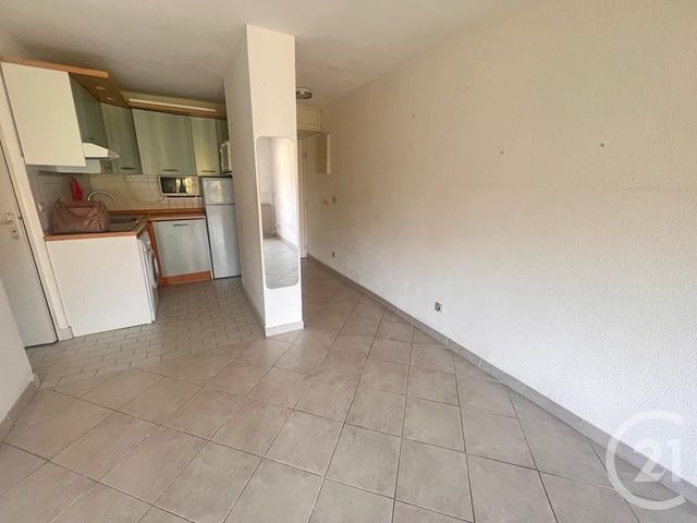 Afficher la photo en grand Appartement F2 à vendre - 2 pièces - 37.0 m2 - ROQUEBRUNE CAP MARTIN - 06 - PROVENCE-ALPES-COTE-D-AZUR - Century 21 Agence Molière