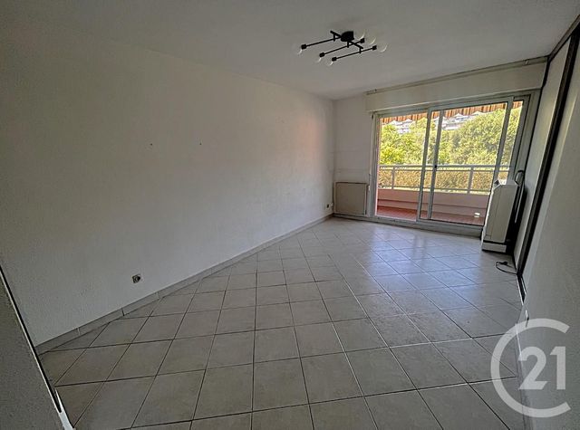 Afficher la photo en grand Appartement F2 à vendre - 2 pièces - 37.0 m2 - ROQUEBRUNE CAP MARTIN - 06 - PROVENCE-ALPES-COTE-D-AZUR - Century 21 Agence Molière