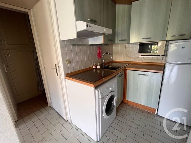 Afficher la photo en grand Appartement F2 à vendre - 2 pièces - 37.0 m2 - ROQUEBRUNE CAP MARTIN - 06 - PROVENCE-ALPES-COTE-D-AZUR - Century 21 Agence Molière