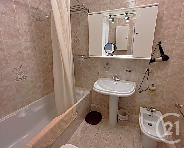 Afficher la photo en grand Appartement F2 à vendre - 2 pièces - 48.0 m2 - MENTON - 06 - PROVENCE-ALPES-COTE-D-AZUR - Century 21 Agence Molière