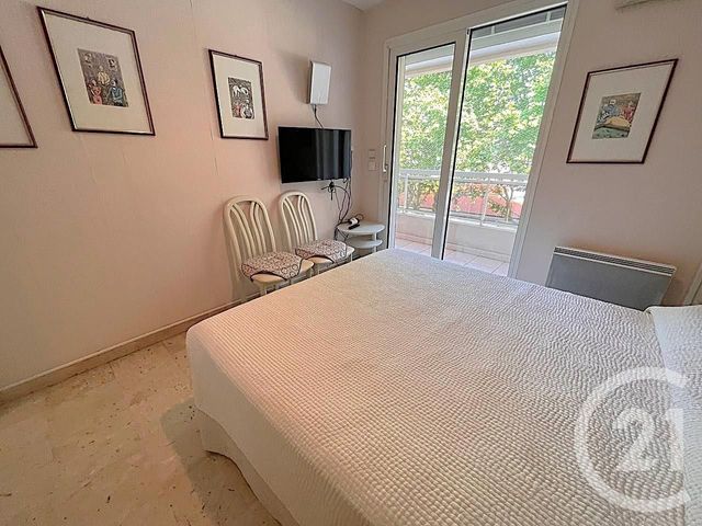 Afficher la photo en grand Appartement F2 à vendre - 2 pièces - 48.0 m2 - MENTON - 06 - PROVENCE-ALPES-COTE-D-AZUR - Century 21 Agence Molière