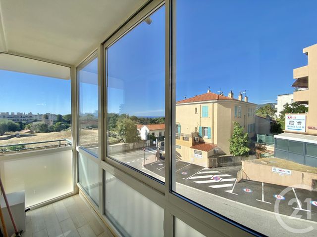 Afficher la photo en grand Appartement F3 à louer - 3 pièces - 55.26 m2 - ROQUEBRUNE CAP MARTIN - 06 - PROVENCE-ALPES-COTE-D-AZUR - Century 21 Agence Molière