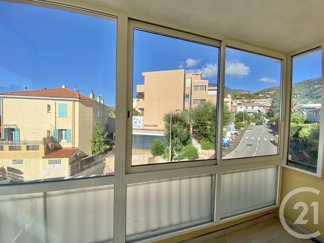 Afficher la photo en grand Appartement F3 à louer - 3 pièces - 55.26 m2 - ROQUEBRUNE CAP MARTIN - 06 - PROVENCE-ALPES-COTE-D-AZUR - Century 21 Agence Molière
