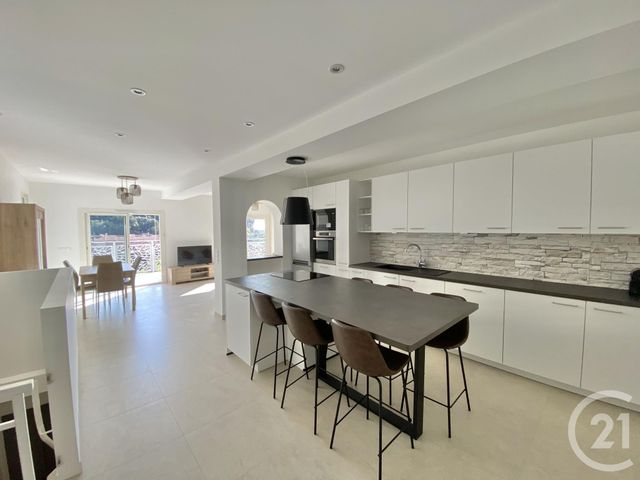 Afficher la photo en grand Appartement F3 à louer - 3 pièces - 99.91 m2 - ROQUEBRUNE CAP MARTIN - 06 - PROVENCE-ALPES-COTE-D-AZUR - Century 21 Agence Molière