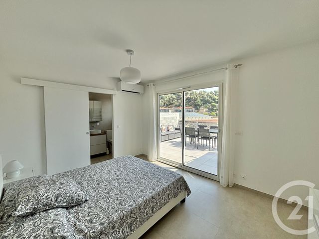 Afficher la photo en grand Appartement F3 à louer - 3 pièces - 99.91 m2 - ROQUEBRUNE CAP MARTIN - 06 - PROVENCE-ALPES-COTE-D-AZUR - Century 21 Agence Molière