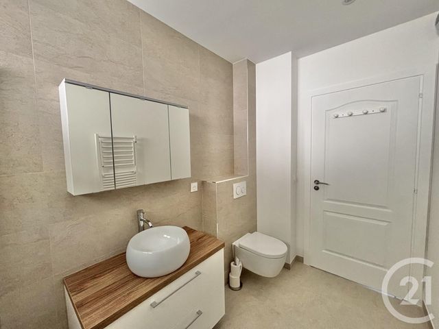 Afficher la photo en grand Appartement F3 à louer - 3 pièces - 99.91 m2 - ROQUEBRUNE CAP MARTIN - 06 - PROVENCE-ALPES-COTE-D-AZUR - Century 21 Agence Molière