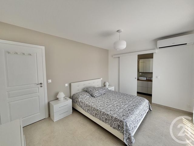 Afficher la photo en grand Appartement F3 à louer - 3 pièces - 99.91 m2 - ROQUEBRUNE CAP MARTIN - 06 - PROVENCE-ALPES-COTE-D-AZUR - Century 21 Agence Molière