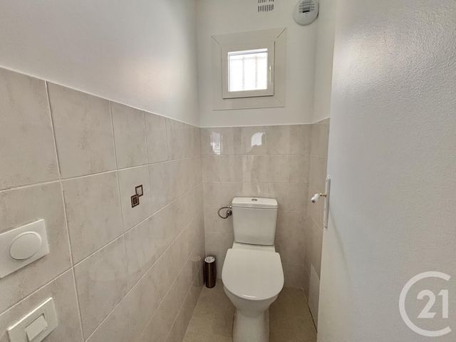 Afficher la photo en grand Appartement F3 à louer - 3 pièces - 99.91 m2 - ROQUEBRUNE CAP MARTIN - 06 - PROVENCE-ALPES-COTE-D-AZUR - Century 21 Agence Molière