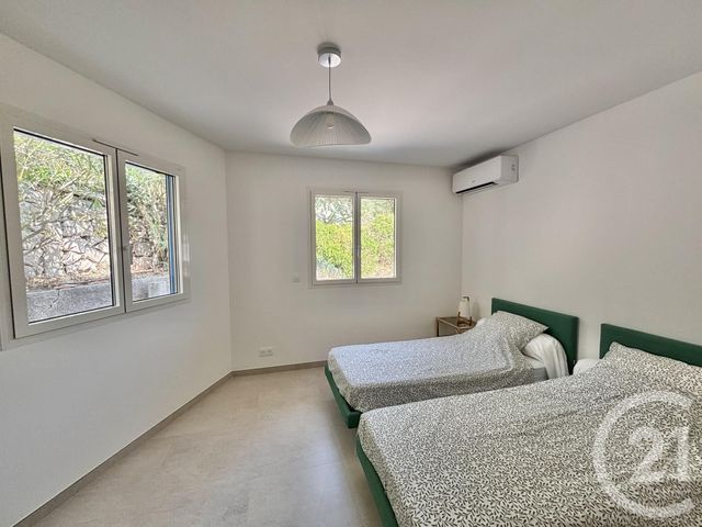 Afficher la photo en grand Appartement F3 à louer - 3 pièces - 99.91 m2 - ROQUEBRUNE CAP MARTIN - 06 - PROVENCE-ALPES-COTE-D-AZUR - Century 21 Agence Molière