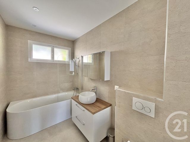 Afficher la photo en grand Appartement F3 à louer - 3 pièces - 99.91 m2 - ROQUEBRUNE CAP MARTIN - 06 - PROVENCE-ALPES-COTE-D-AZUR - Century 21 Agence Molière