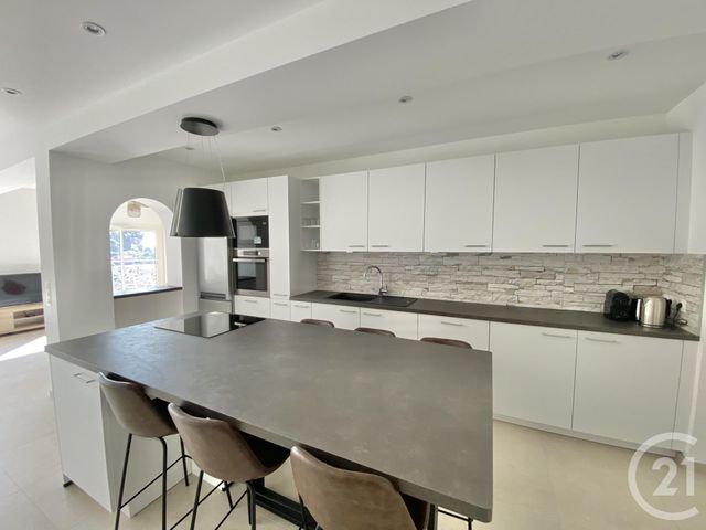Afficher la photo en grand Appartement F3 à louer - 3 pièces - 99.91 m2 - ROQUEBRUNE CAP MARTIN - 06 - PROVENCE-ALPES-COTE-D-AZUR - Century 21 Agence Molière