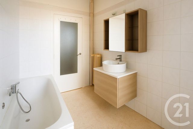 Appartement F4 à vendre - 4 pièces - 76.26 m2 - MENTON - 06 - PROVENCE-ALPES-COTE-D-AZUR - Century 21 Agence Molière