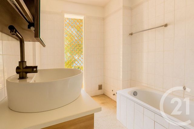 Appartement F4 à vendre - 4 pièces - 76.26 m2 - MENTON - 06 - PROVENCE-ALPES-COTE-D-AZUR - Century 21 Agence Molière