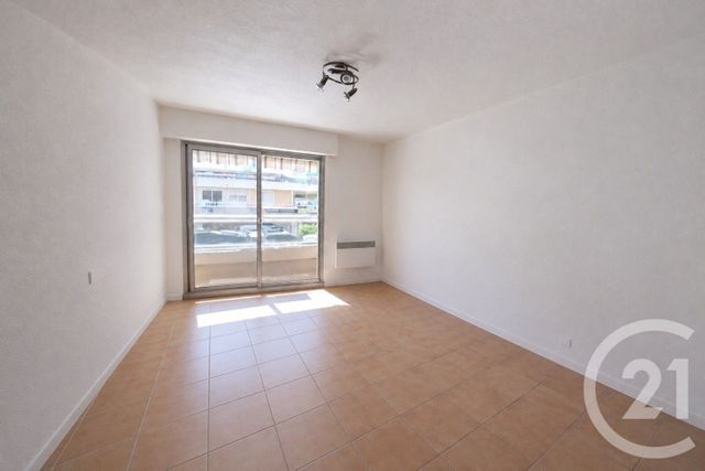 Appartement F1 à vendre - 1 pièce - 21.4 m2 - ROQUEBRUNE CAP MARTIN - 06 - PROVENCE-ALPES-COTE-D-AZUR - Century 21 Agence Molière
