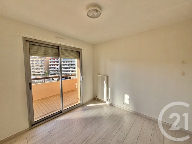 Appartement F3 à louer - 3 pièces - 65.79 m2 - ROQUEBRUNE CAP MARTIN - 06 - PROVENCE-ALPES-COTE-D-AZUR - Century 21 Agence Molière