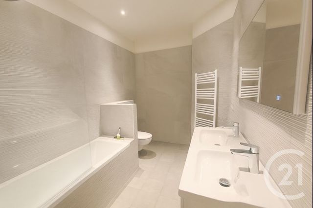 Appartement F6 à louer - 6 pièces - 154.89 m2 - NICE - 06 - PROVENCE-ALPES-COTE-D-AZUR - Century 21 Agence Molière