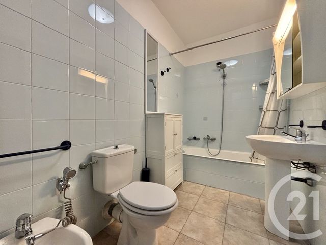 Appartement T2 à louer - 2 pièces - 32.97 m2 - MENTON - 06 - PROVENCE-ALPES-COTE-D-AZUR - Century 21 Agence Molière