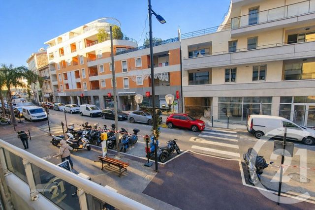 Appartement Local à louer - 1 pièce - 26.0 m2 - ROQUEBRUNE CAP MARTIN - 06 - PROVENCE-ALPES-COTE-D-AZUR - Century 21 Agence Molière