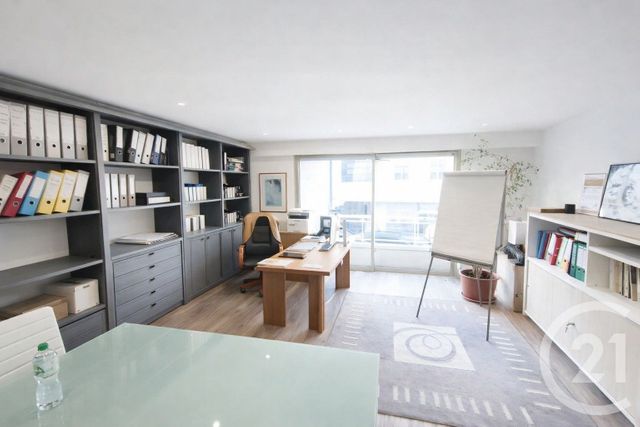 Appartement Local à louer - 1 pièce - 26.0 m2 - ROQUEBRUNE CAP MARTIN - 06 - PROVENCE-ALPES-COTE-D-AZUR - Century 21 Agence Molière