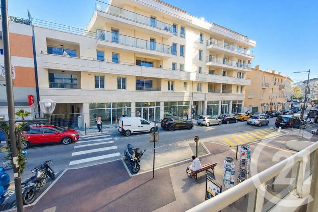 Appartement Local à louer - 1 pièce - 26.0 m2 - ROQUEBRUNE CAP MARTIN - 06 - PROVENCE-ALPES-COTE-D-AZUR - Century 21 Agence Molière