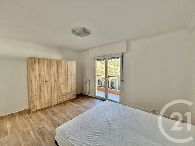 Appartement F2 à louer - 2 pièces - 52.32 m2 - ROQUEBRUNE CAP MARTIN - 06 - PROVENCE-ALPES-COTE-D-AZUR - Century 21 Agence Molière