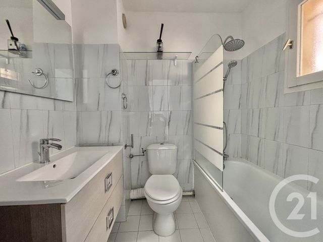 Appartement F2 à louer - 2 pièces - 41.7 m2 - ROQUEBRUNE CAP MARTIN - 06 - PROVENCE-ALPES-COTE-D-AZUR - Century 21 Agence Molière