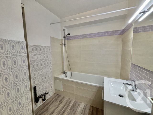 Appartement T2 à louer - 2 pièces - 56.21 m2 - ROQUEBRUNE CAP MARTIN - 06 - PROVENCE-ALPES-COTE-D-AZUR - Century 21 Agence Molière