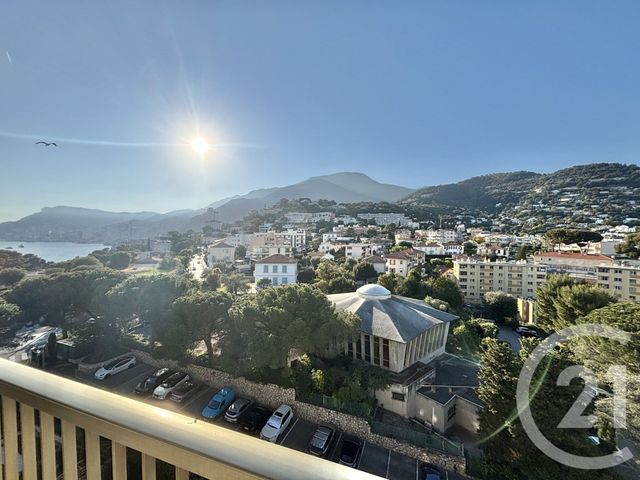 Appartement T2 à louer - 2 pièces - 56.21 m2 - ROQUEBRUNE CAP MARTIN - 06 - PROVENCE-ALPES-COTE-D-AZUR - Century 21 Agence Molière