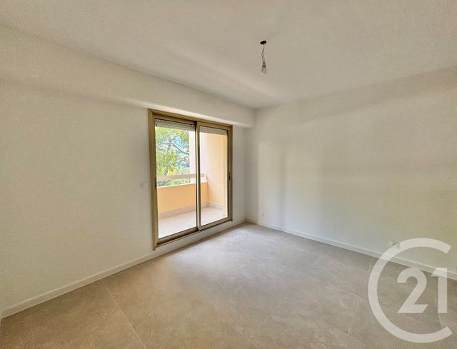 Appartement F3 à louer - 3 pièces - 70.22 m2 - ROQUEBRUNE CAP MARTIN - 06 - PROVENCE-ALPES-COTE-D-AZUR - Century 21 Agence Molière