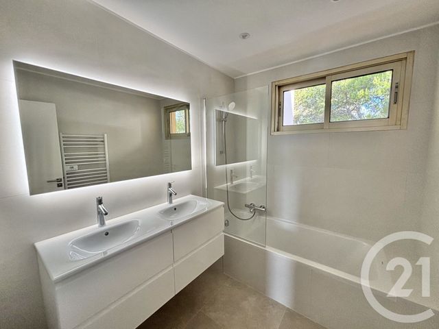Appartement F3 à louer - 3 pièces - 70.22 m2 - ROQUEBRUNE CAP MARTIN - 06 - PROVENCE-ALPES-COTE-D-AZUR - Century 21 Agence Molière