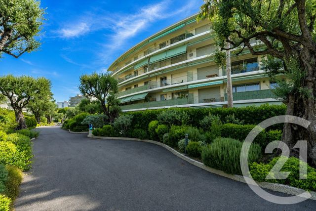 Appartement F4 à vendre - 4 pièces - 126.7 m2 - ROQUEBRUNE CAP MARTIN - 06 - PROVENCE-ALPES-COTE-D-AZUR - Century 21 Agence Molière