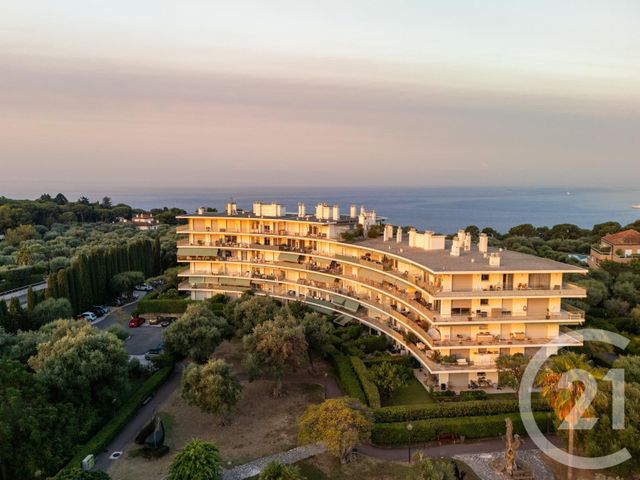 Appartement F4 à vendre - 4 pièces - 126.7 m2 - ROQUEBRUNE CAP MARTIN - 06 - PROVENCE-ALPES-COTE-D-AZUR - Century 21 Agence Molière