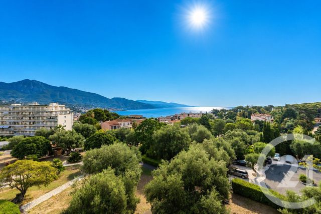 Appartement F4 à vendre - 4 pièces - 126.7 m2 - ROQUEBRUNE CAP MARTIN - 06 - PROVENCE-ALPES-COTE-D-AZUR - Century 21 Agence Molière