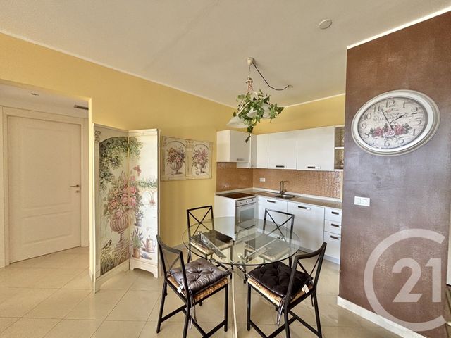 Appartement F3 à louer - 2 pièces - 58.5 m2 - ROQUEBRUNE CAP MARTIN - 06 - PROVENCE-ALPES-COTE-D-AZUR - Century 21 Agence Molière