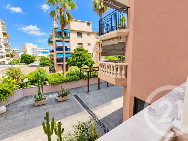 Appartement F3 à vendre - 3 pièces - 66.82 m2 - ROQUEBRUNE CAP MARTIN - 06 - PROVENCE-ALPES-COTE-D-AZUR - Century 21 Agence Molière