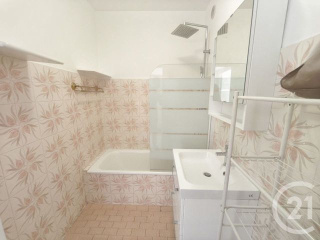 Appartement F3 à vendre - 3 pièces - 56.69 m2 - ROQUEBRUNE CAP MARTIN - 06 - PROVENCE-ALPES-COTE-D-AZUR - Century 21 Agence Molière
