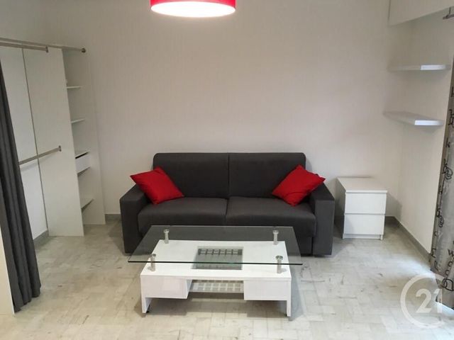 Appartement Studio à louer - 1 pièce - 25.97 m2 - ROQUEBRUNE CAP MARTIN - 06 - PROVENCE-ALPES-COTE-D-AZUR - Century 21 Agence Molière