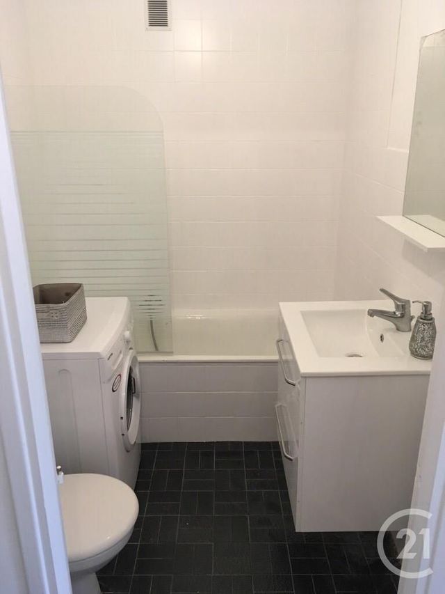 Appartement Studio à louer - 1 pièce - 25.97 m2 - ROQUEBRUNE CAP MARTIN - 06 - PROVENCE-ALPES-COTE-D-AZUR - Century 21 Agence Molière
