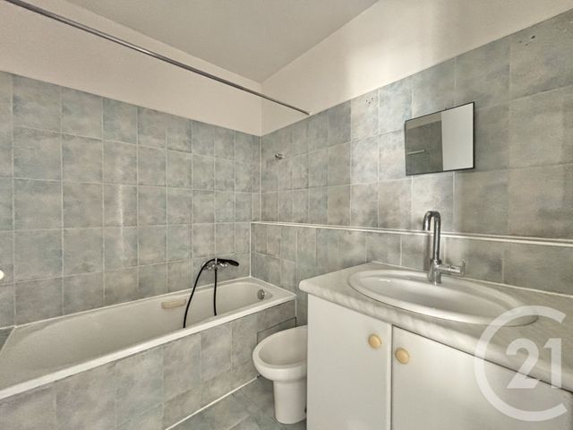 Appartement F2 à louer - 2 pièces - 54.38 m2 - MENTON - 06 - PROVENCE-ALPES-COTE-D-AZUR - Century 21 Agence Molière