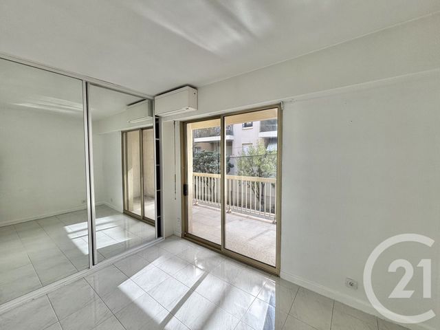 Appartement F2 à louer - 2 pièces - 54.38 m2 - MENTON - 06 - PROVENCE-ALPES-COTE-D-AZUR - Century 21 Agence Molière