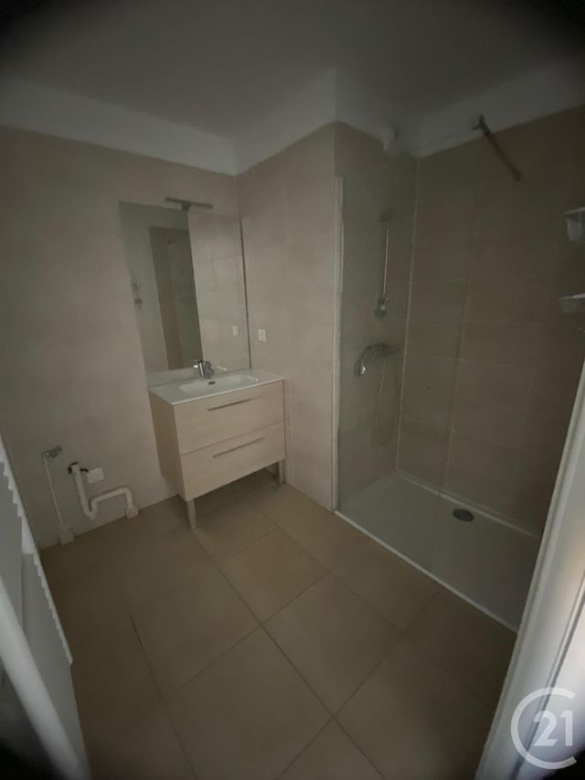 Appartement T3 à louer - 3 pièces - 54.71 m2 - FREJUS - 83 - PROVENCE-ALPES-COTE-D-AZUR - Century 21 Agence Molière