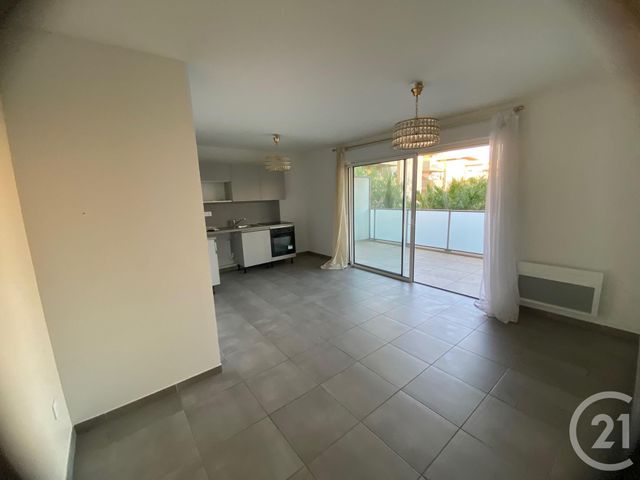 Appartement T3 à louer - 3 pièces - 54.71 m2 - FREJUS - 83 - PROVENCE-ALPES-COTE-D-AZUR - Century 21 Agence Molière