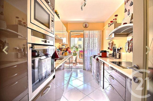 Afficher la photo en grand Appartement F2 à vendre - 2 pièces - 55.15 m2 - ROQUEBRUNE CAP MARTIN - 06 - PROVENCE-ALPES-COTE-D-AZUR - Century 21 Agence Molière