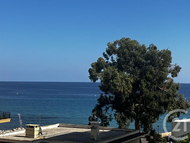 Afficher la photo en grand Appartement F3 à vendre - 3 pièces - 52.64 m2 - ROQUEBRUNE CAP MARTIN - 06 - PROVENCE-ALPES-COTE-D-AZUR - Century 21 Agence Molière